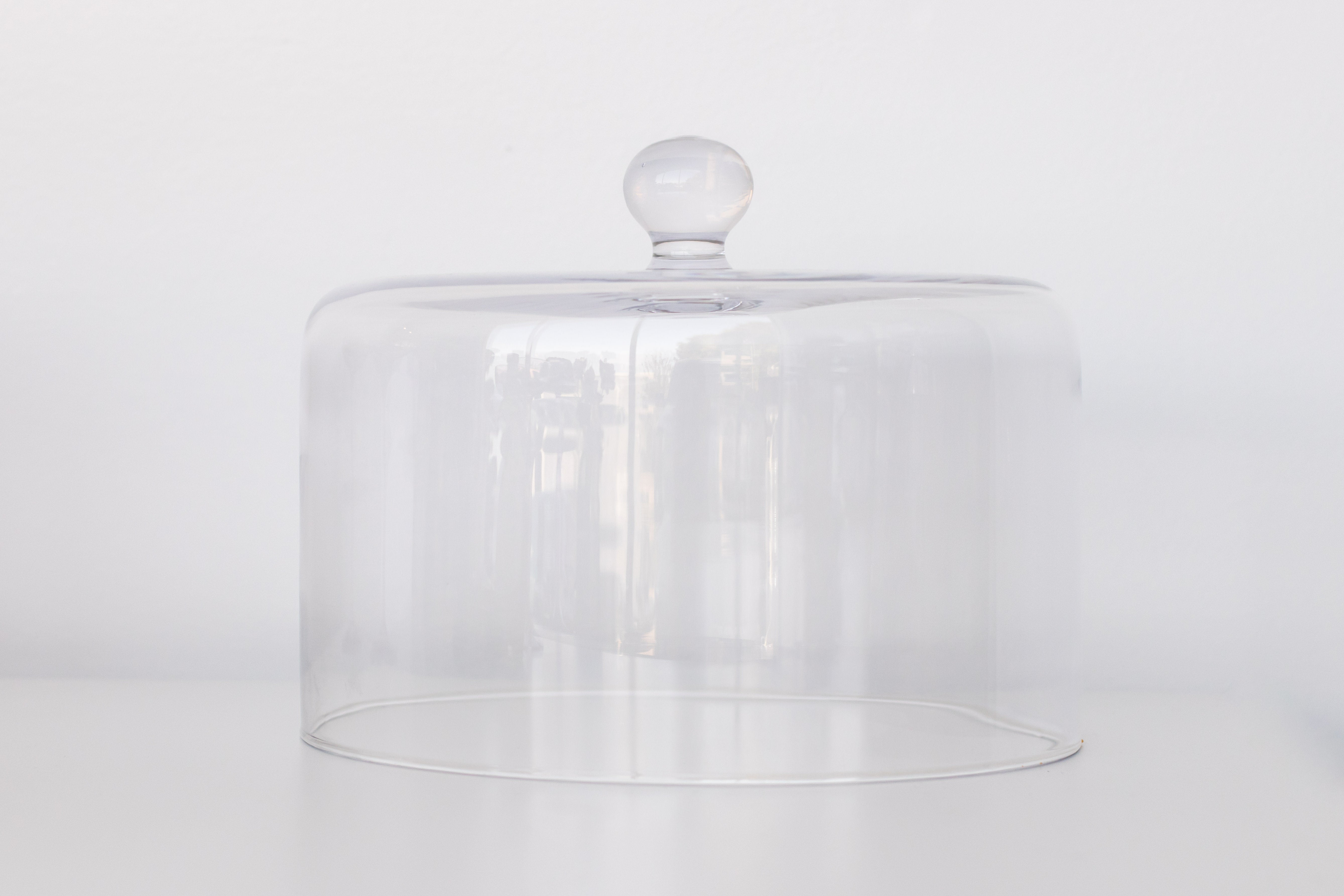 Bell-shaped Glass Cake Stand with Dome