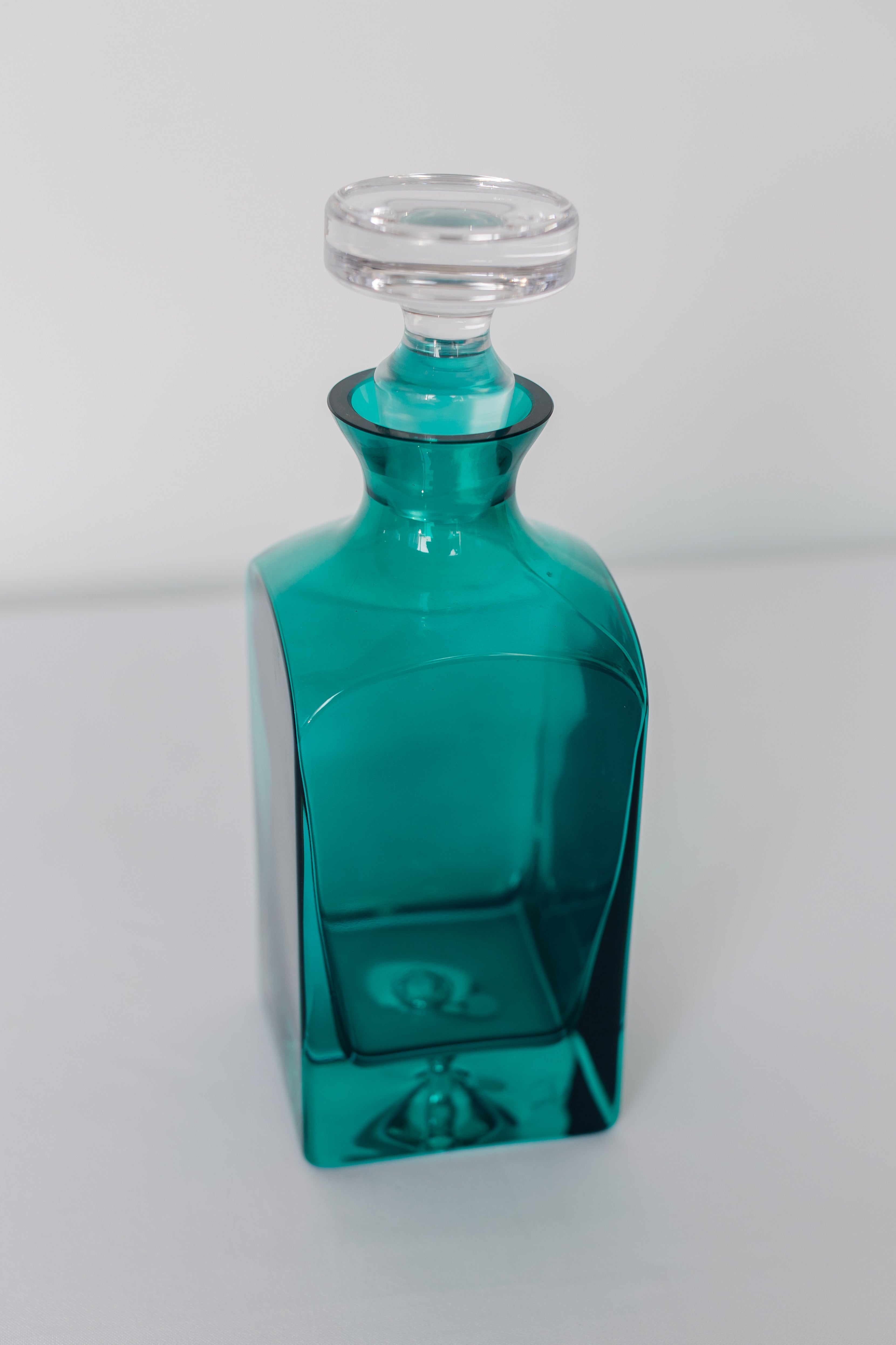 Modern Minimalist Rounded - Sided Glass Decanter